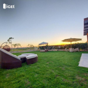 IGET 3IN1 Chalet In Hacienda bay north coast